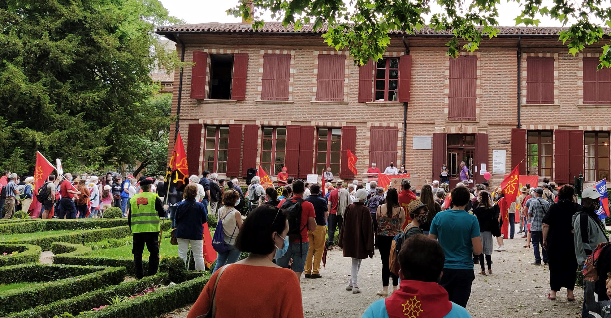 Read more about the article Qualques fòtos de la manifestacion del 29 de mai